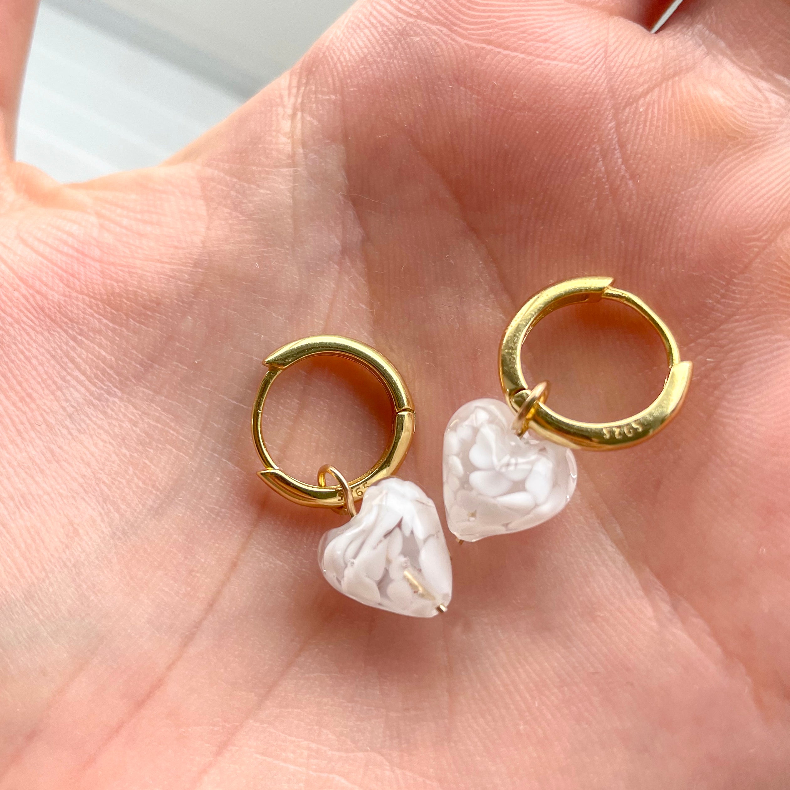 AMORE | White Cloudy Hearts